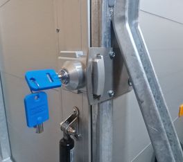 Schloß Riegelverschluß Türfeststeller Heck-türe/Klappe für Debon Roadster 255 300 400 500 700