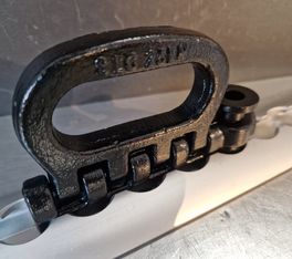 Fitting schwarz vierfach Druckknopf klappbar Aufnahme Gurte bis 50mm für Airline Schiene