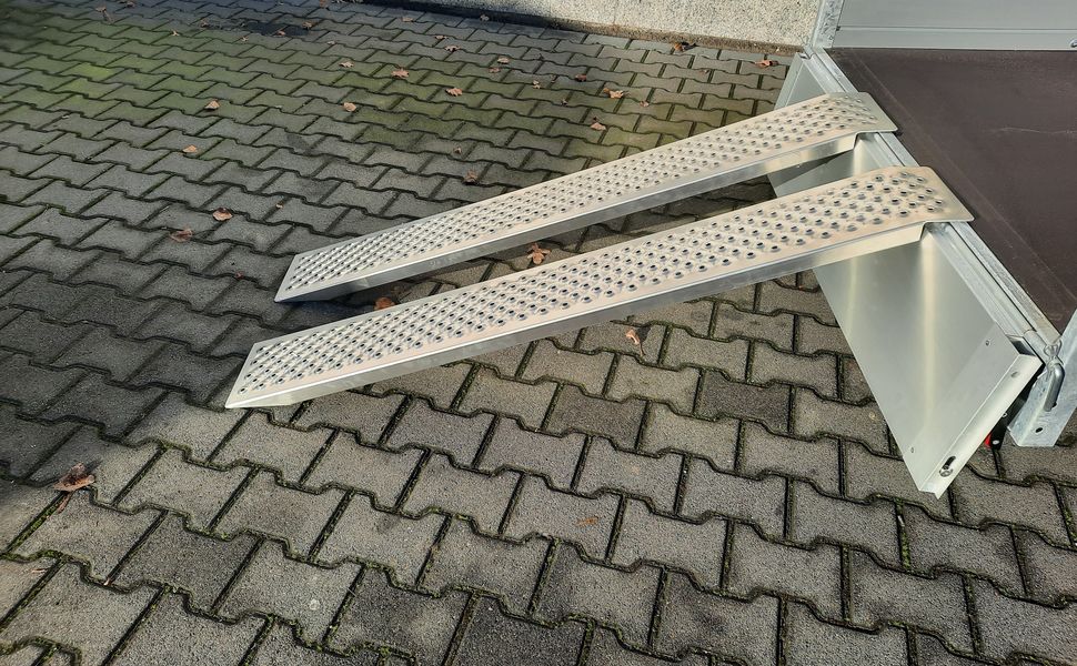 csm_trailershop.de_Zubehoer_20652_Auffahrrampen_Auffahrschienen_200_x_1500_mm_C_75880f4ff0.jpg