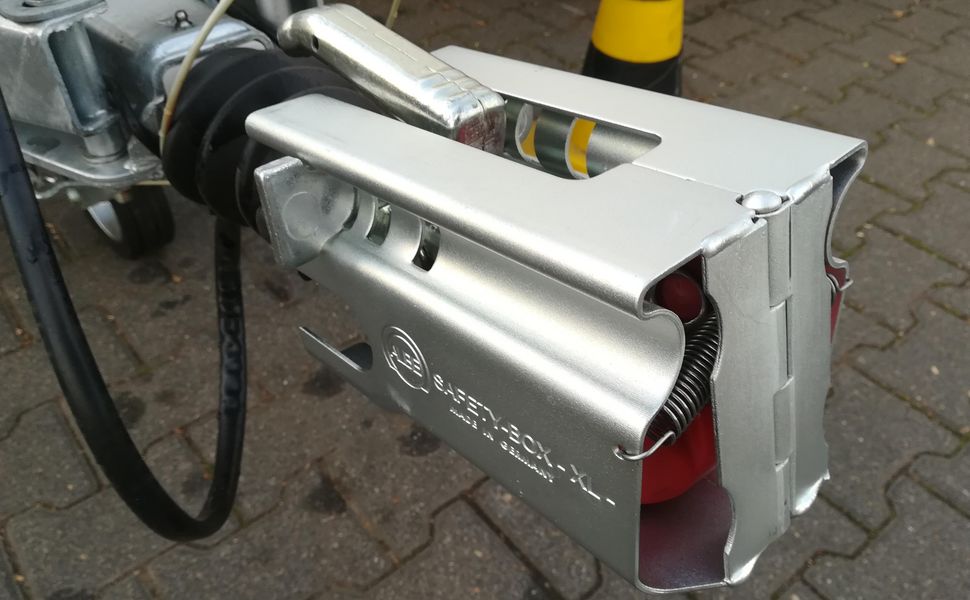trailershop.de Zubehör Art 40048 Diebstahlsicherung Safety Box klappbar & Diskusschloß für Anhänger Kugelkupplungen