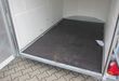 trailershop.de Kofferanhänger Streetboxx Mplus 300x155x168cm Pullman II 100kmH white Alufelgen aerodynamik Ansicht Ladeboden.JPG