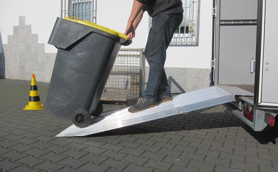 trailershop.de ANHAENGERWIRTZ Auffahrrampe Verladesteg Aluminium 200cm lang 75cm breit bis 800kg.JPG