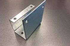 Halter für Klemmschelle Brenderup Cargo Dynamic Kofferanhänger & Tieflader 2260 2270 2300 7300