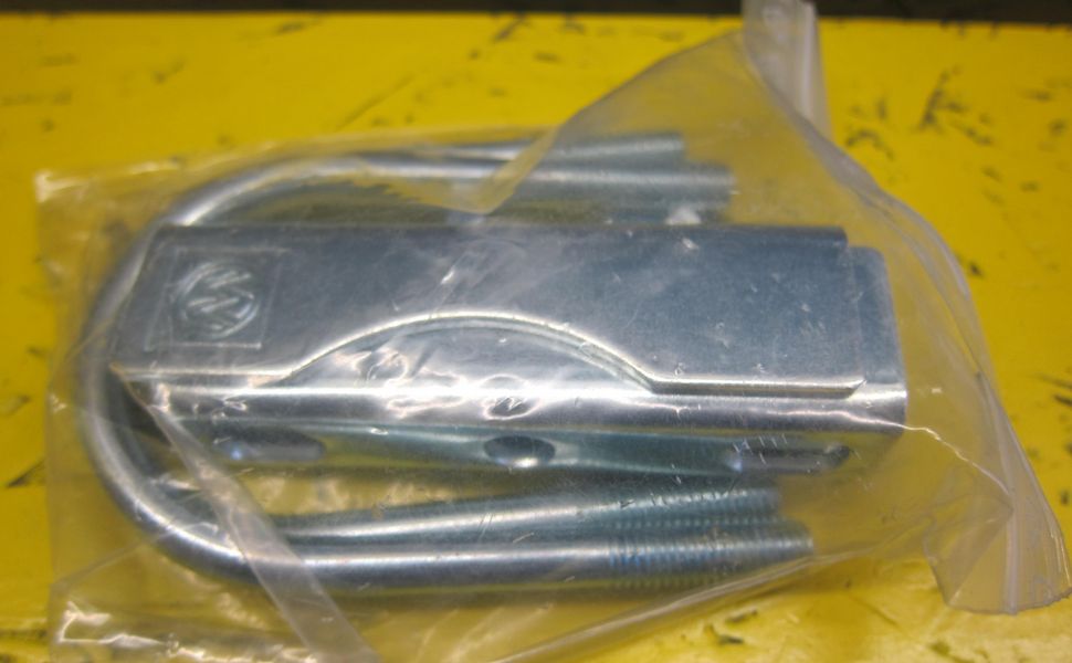 trailershop.de Zubehör Halter Klemmbügel für Stützradklemmschelle Deichsel Rohr 70mm rund Set verpackt.JPG