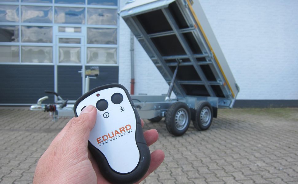 trailershop.de EDUARD Kipper 260x150x30cm Lfh 72 cm Elektrisch Funk S 2000kg.JPG