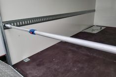 Sperrstange Sperrbalken rund KIM44 155-205cm 24mm Bolzen für Kombi Zurrschiene