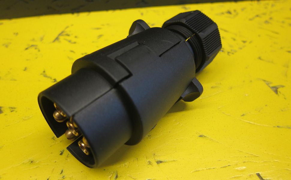 trailershop.de Anhänger Ersatzteil Stecker 7 Pol Kunststoff 12V für Flachsteckanschluss A.JPG