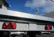 trailer shop de Zubehör Rampen Alu unterschiebbar 2700kg tl für Böckmann Kipper DK RKH Ansicht eingeschoben.JPG