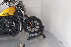 Motorrad Parkklemme / Wippe Bike Rack schwarz 16-19" Zoll stand alone 1