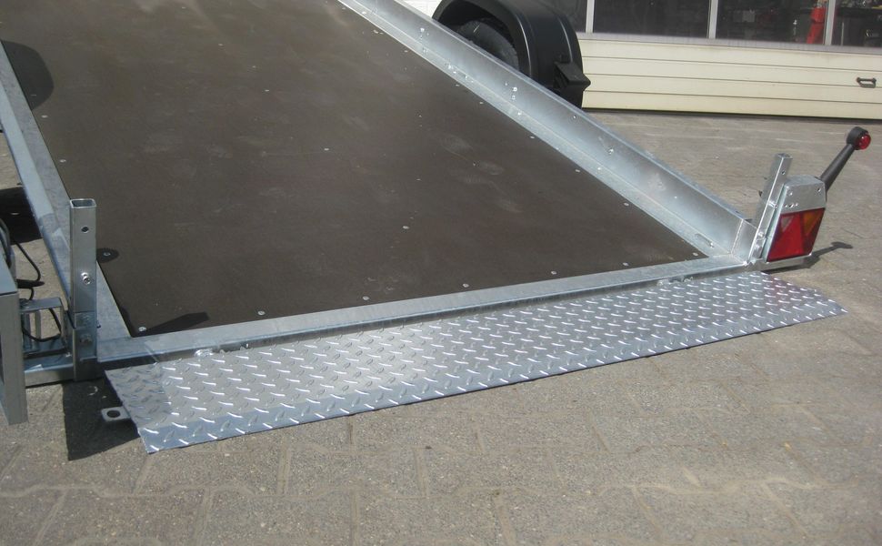 trailershop.de Anhänger Zubehoer Ueberfahrklappe Heckklappe für UNI N13 305 Multi Smartanhänger.JPG