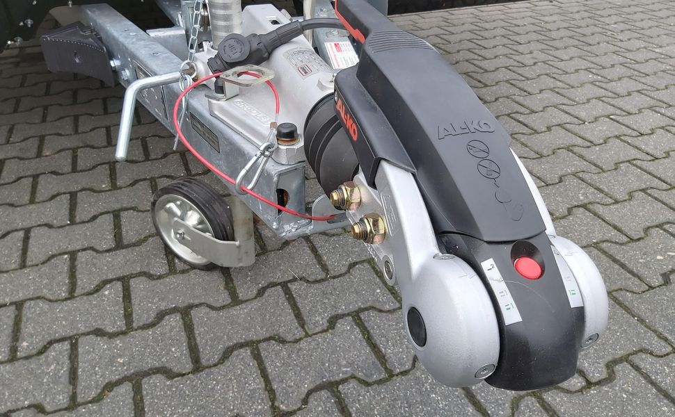 trailershop.de Anti-Schlingerkupplung AL-KO AKS 3504 abschließbar bis 3500kg Ansicht montiert A