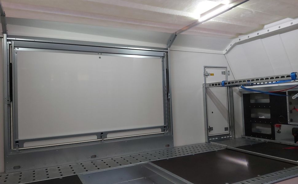 trailershop.de LED Innenbeleuchtung Brian James Trailer Race Sport