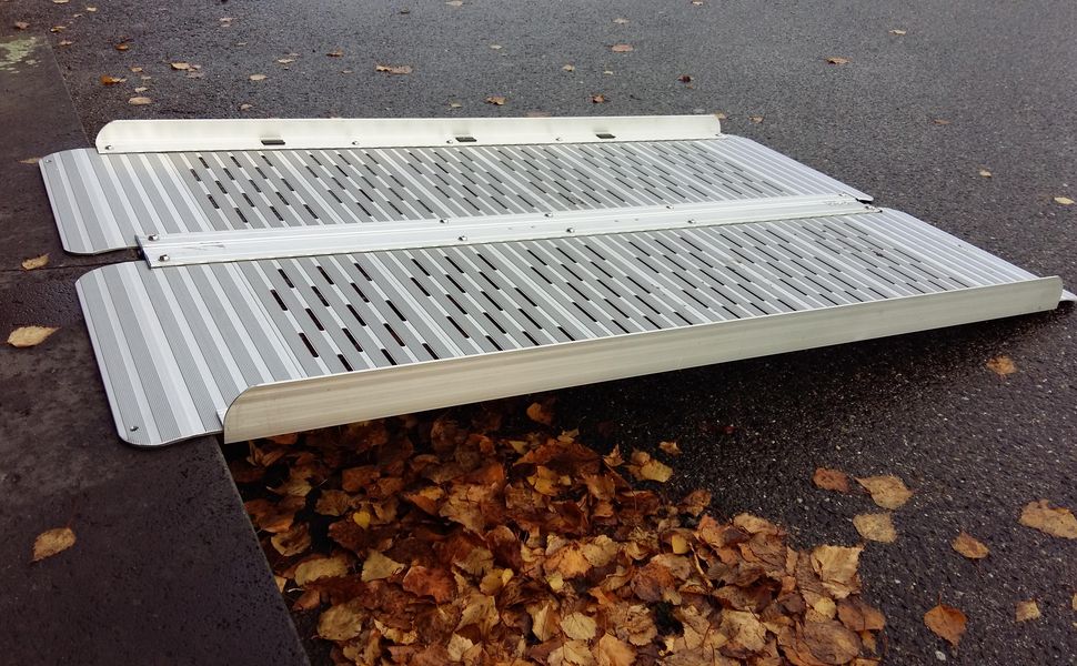 trailershop.de ANHAENGERWIRTZ Rollstuhlrampe Alu 1220x720715x50mm faltbar tragbar