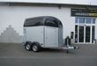 trailershop.de Pferdeanhaenger Boeckmann Champion C 2400kg Heckflügeltür blackline CFFplus 100 kmH 2400kg Seite (2).JPG
