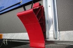 Unterlegkeil mit Halter rot PVC für PKW Anhänger