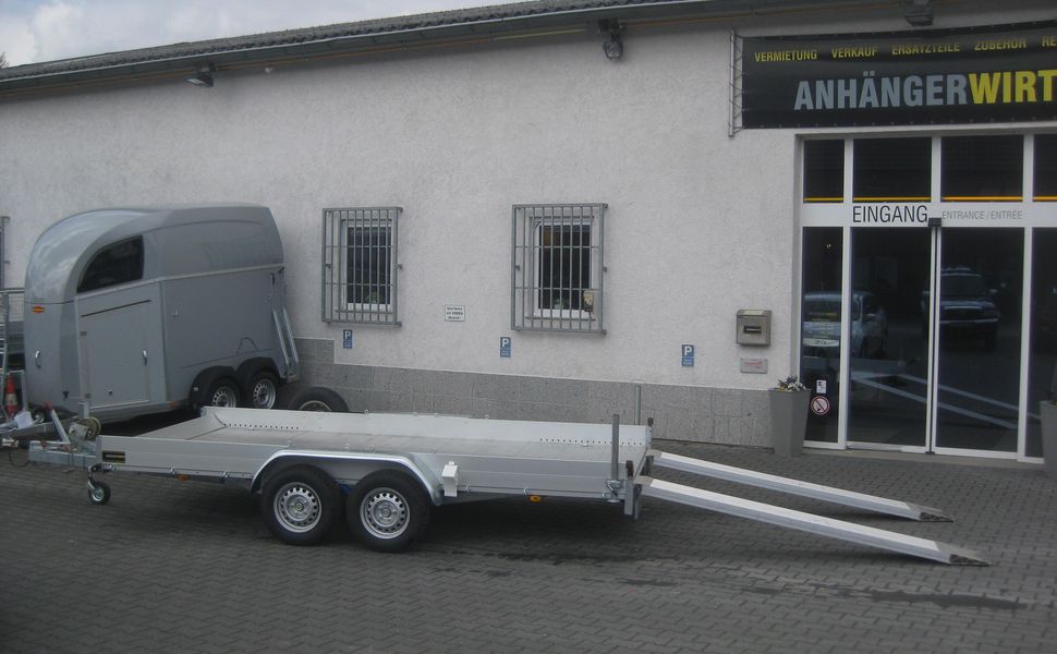 trailershop.de AMT 2000 407x180 2000kg mit Zubehör Ansicht Seite Total.JPG
