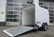 trailershop.de Kofferanhänger Streetboxx Mplus 300x155x168cm Pullman II 100kmH white Alufelgen aerodynamik Ansicht Heck offen.JPG