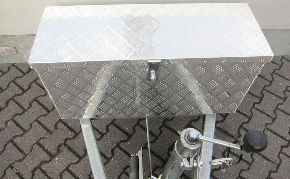trailershop Zubehör Werkzeugbox Staubox Aluminium Werkzeugkoffer abschließbar rechteckform 88x40x38cm groß L.JPG