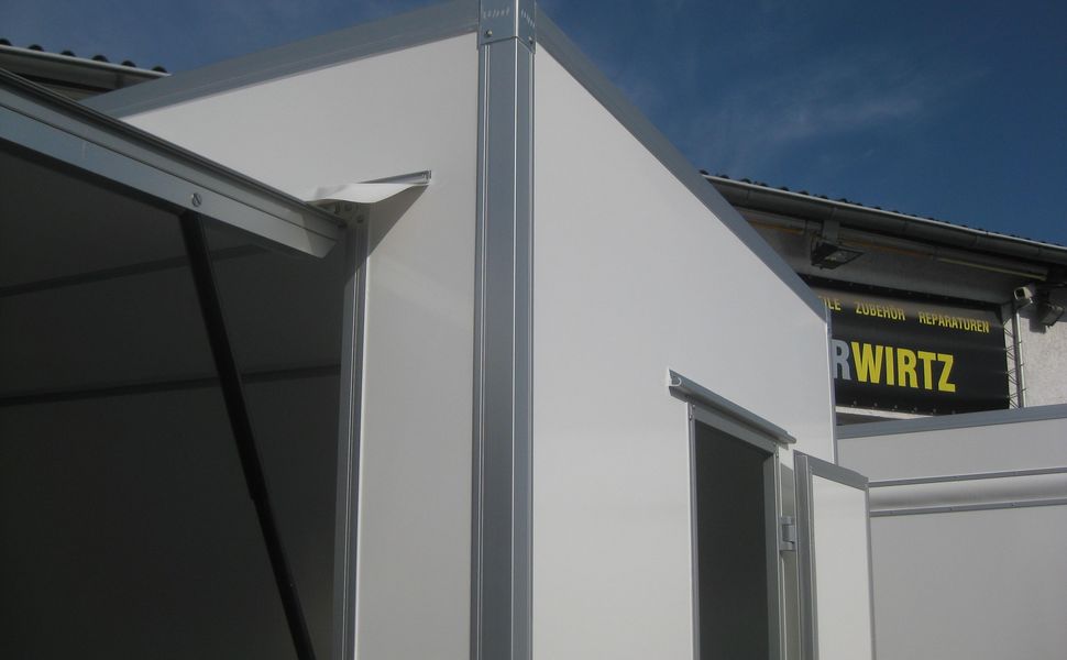 trailershop.de WM VKE 1337 206 1 Verkaufsklappe Multi L Dach Detail.JPG