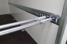 Sperrstange Sperrbalken rund KIM44 125-175cm 24mm Bolzen für Kombi Zurrschiene