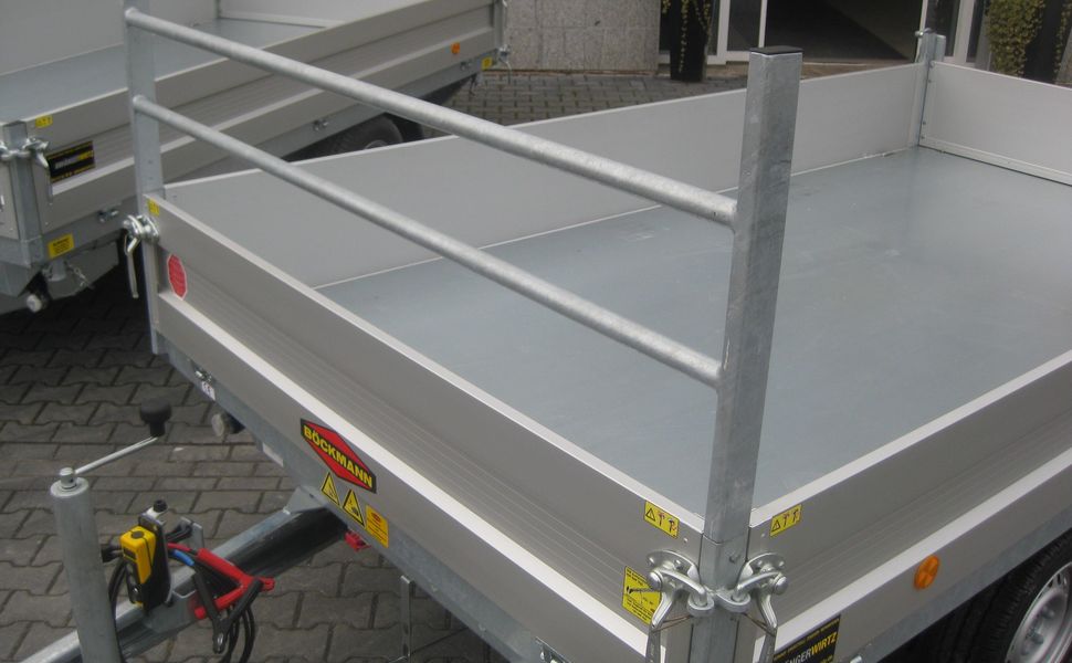 trailershop.de Böckmann Zubehör Gitter vorn steckbar 165cm.JPG