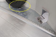 Halter Reserveradhalter verzinkt stehend für Debon Koffer C255 C300 C500 C500XL C700 C800 C900 C1000