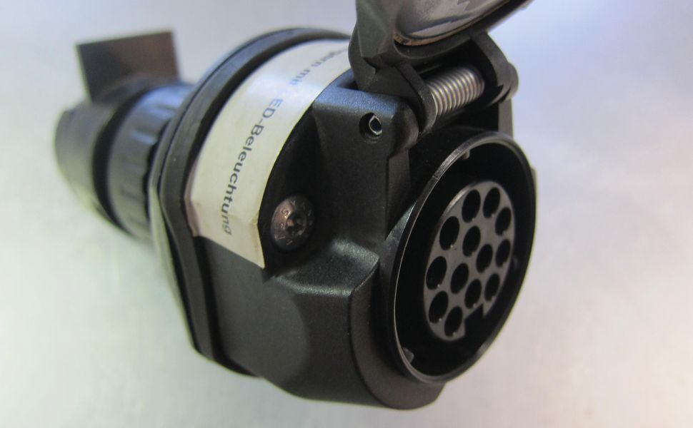 trailershop.de Anhaengerbeleuchtung Zubehör LED Adapter Signalwandler Verstärker Anschluss nur bei Anhänger LED Beleuchtung Seite Dose 13 Pol.JPG