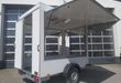 trailershop.de Verkaufsanhänger TFS Multi VK 252.00 250x150x200cm 3 Klappen Hecktür 230Volt Dachlüfter 100 1300kg D