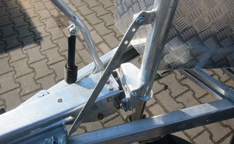 trailershop.de Stuetzradstrebe verzinkt anschraubbar zB für 60mm Automatik Stützrad A.JPG