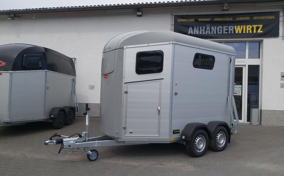 trailershop.de Pferdeanhänger Böckmann Portax Esprit silver&black silver Sattelkammer Trittschutz 100kmH 2400kg A